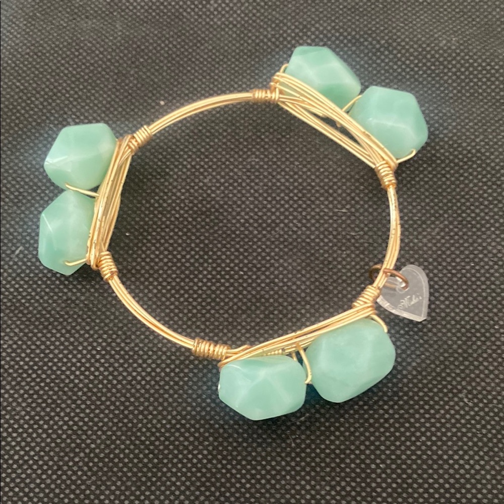 Elegant Gold and Green Wire Bracelet
